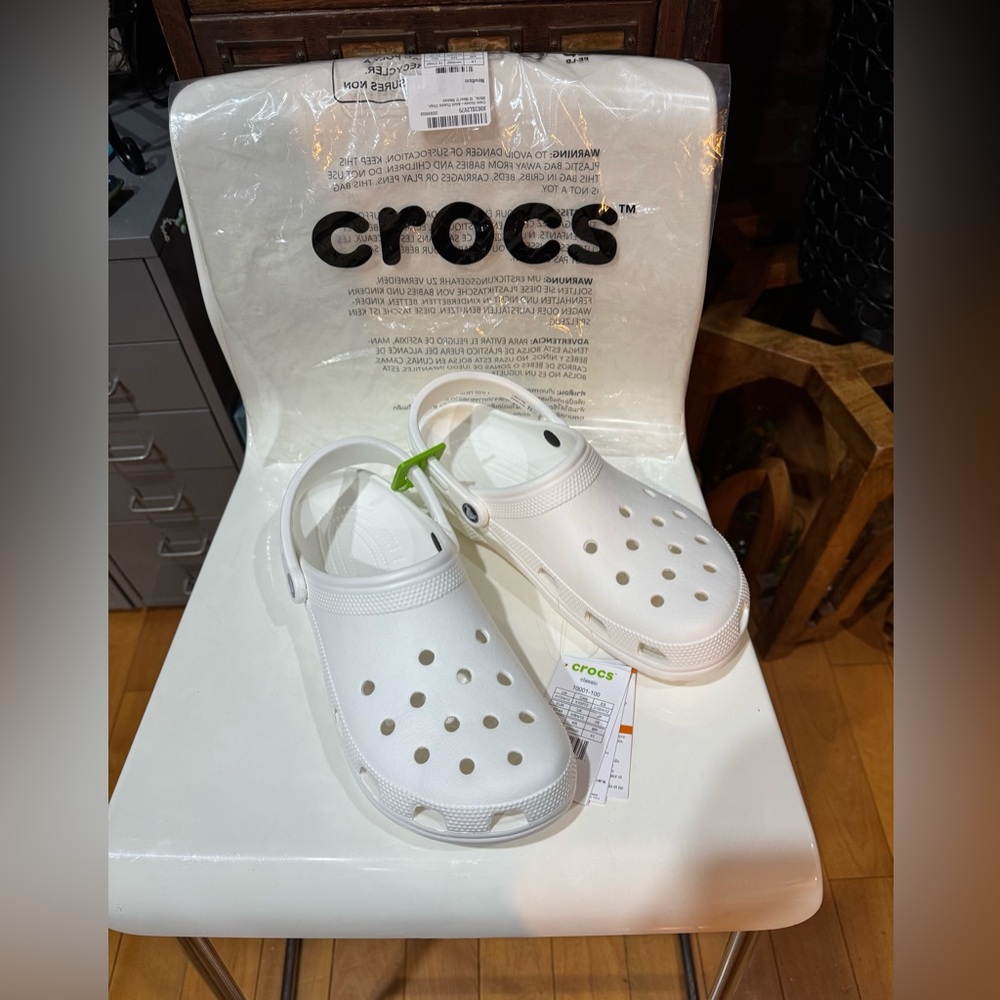 Crocs Classic Clog White Men's Sz 10 / Women’s Sz 12 - NWT!!